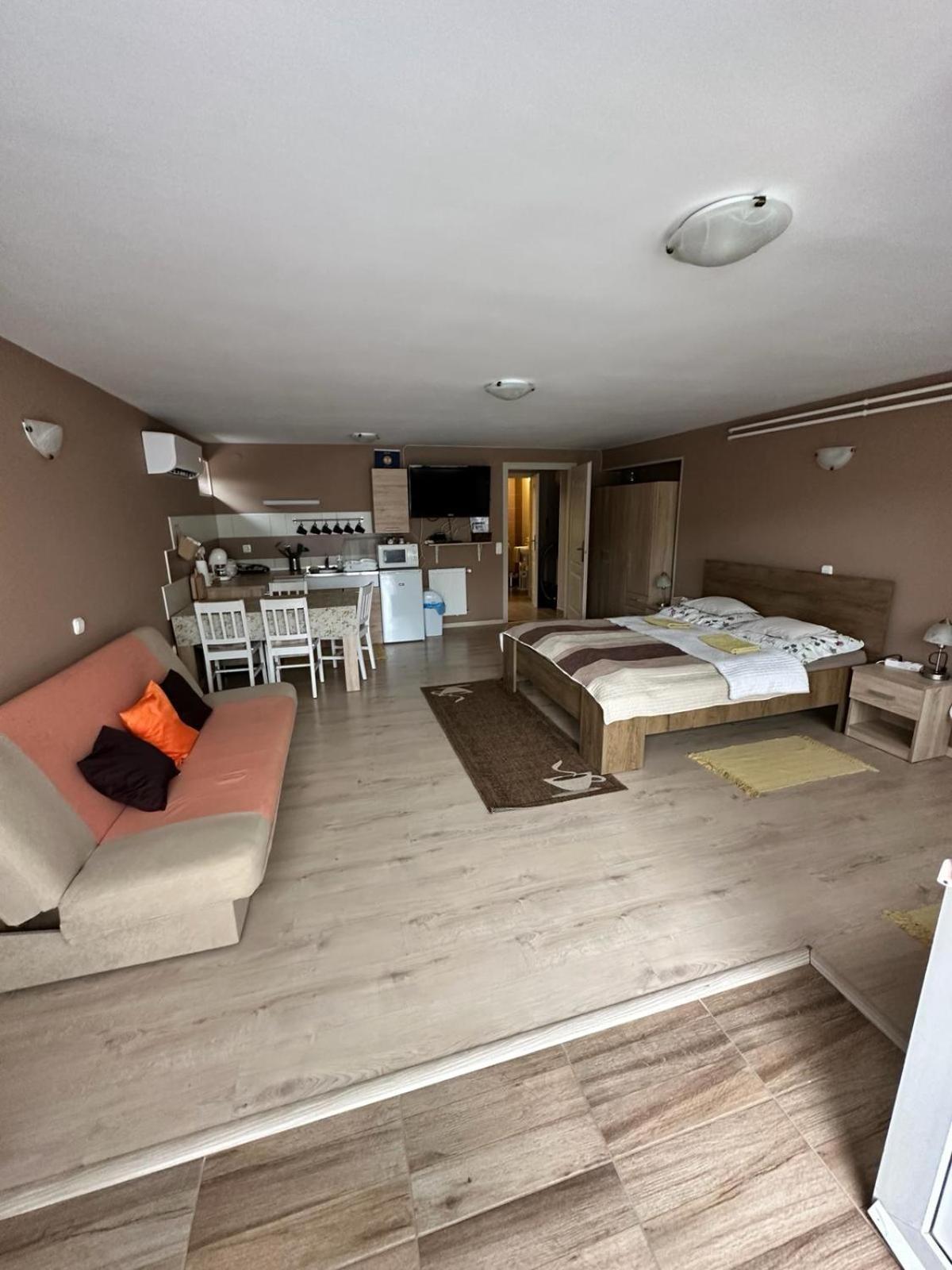 Berc Apartman เอ็กแกร์ซาโลก ภายนอก รูปภาพ
