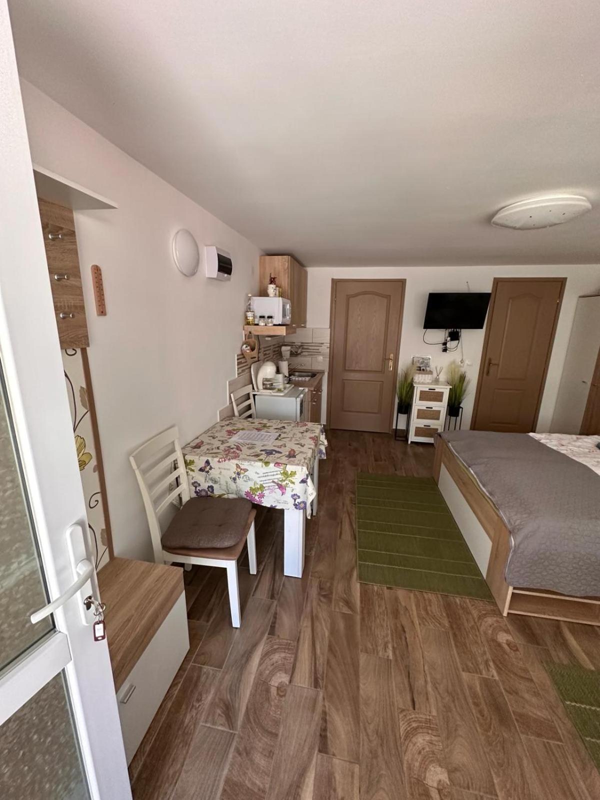Berc Apartman เอ็กแกร์ซาโลก ภายนอก รูปภาพ