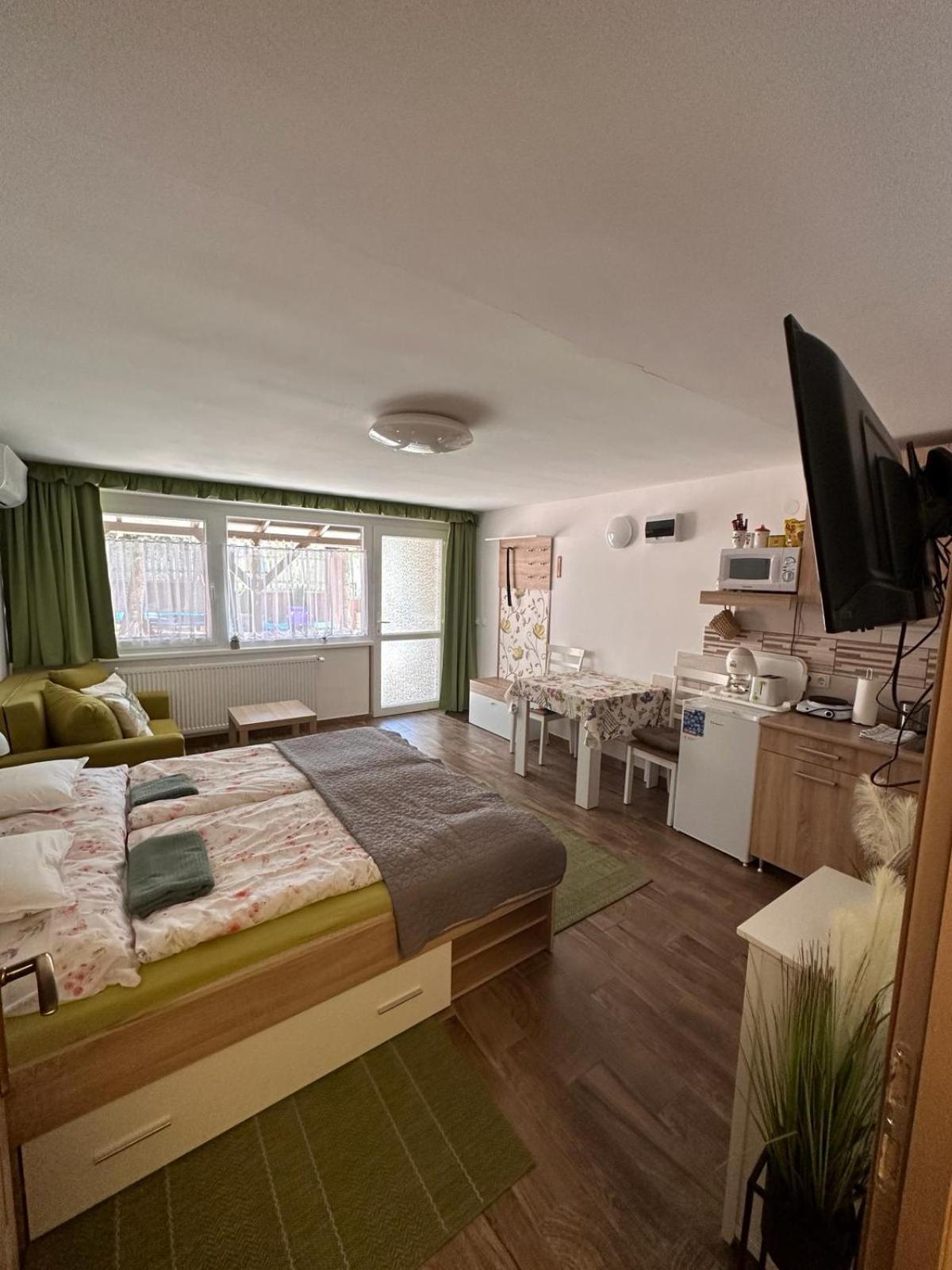 Berc Apartman เอ็กแกร์ซาโลก ห้อง รูปภาพ