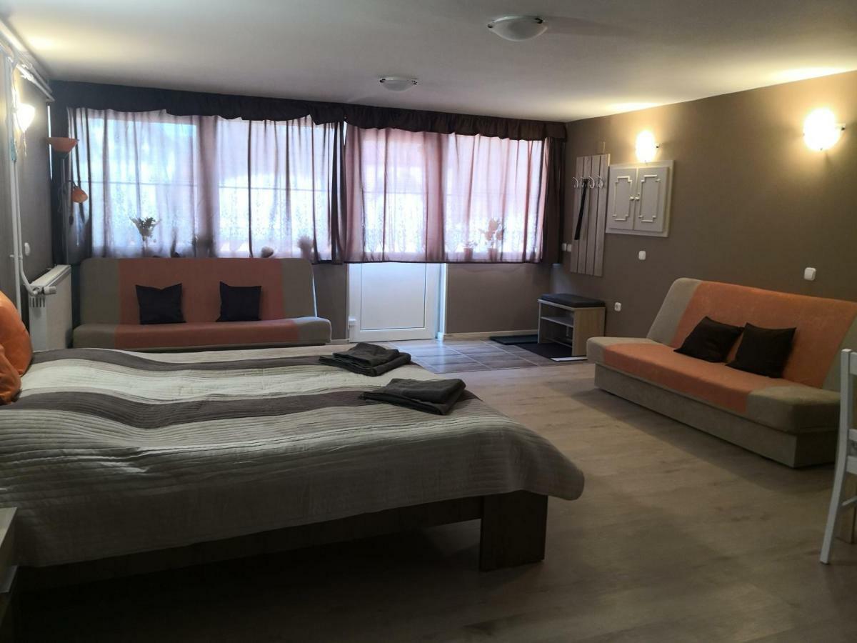 Berc Apartman เอ็กแกร์ซาโลก ภายนอก รูปภาพ