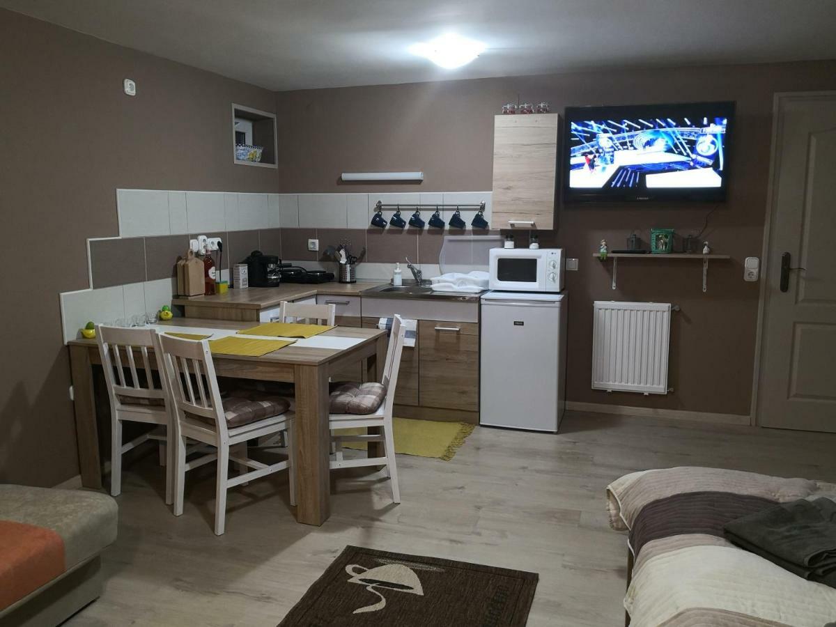 Berc Apartman เอ็กแกร์ซาโลก ภายนอก รูปภาพ