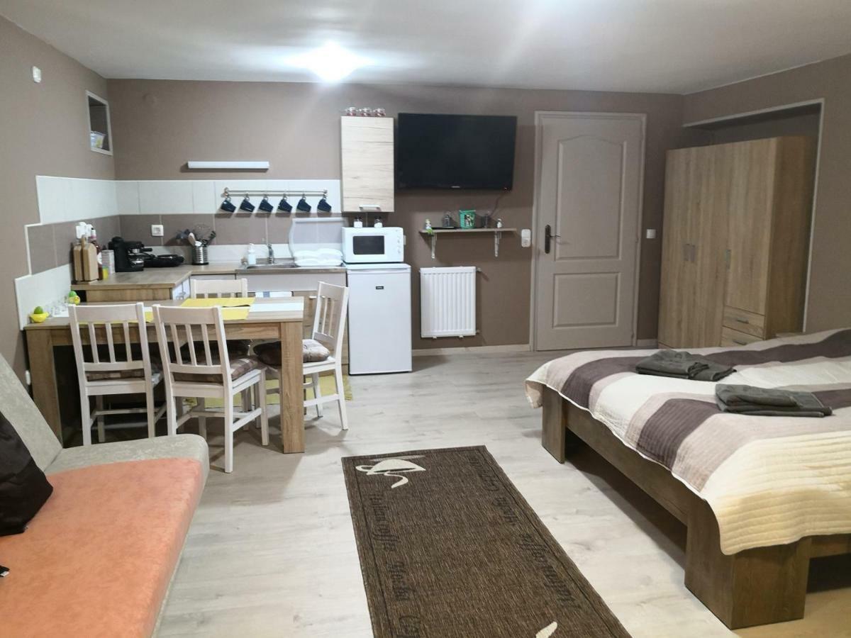 Berc Apartman เอ็กแกร์ซาโลก ภายนอก รูปภาพ