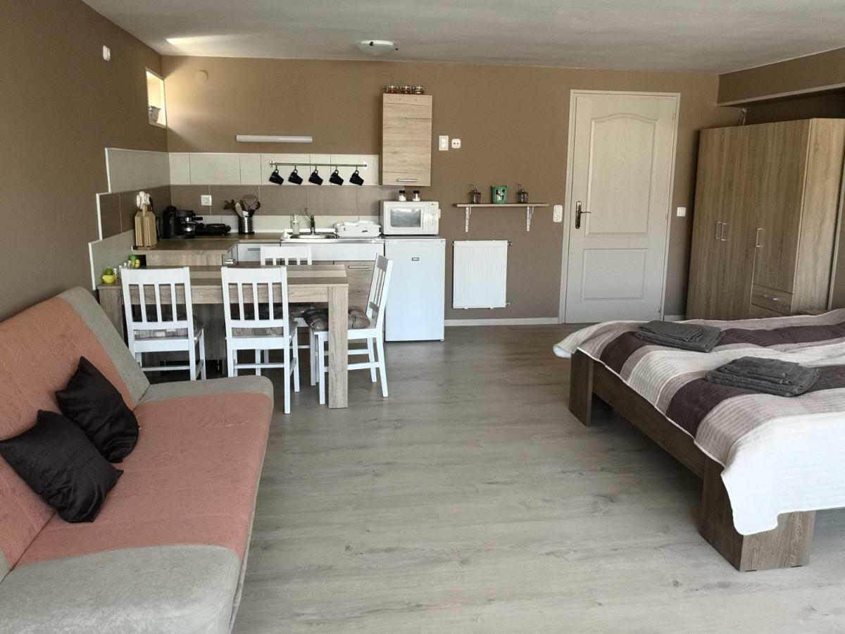 Berc Apartman เอ็กแกร์ซาโลก ภายนอก รูปภาพ